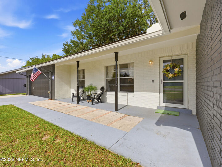 Property Photo: 200 Mango Drive FL 32177
