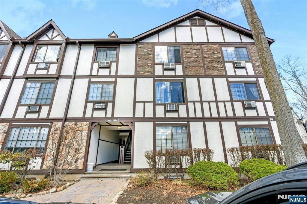 Property Photo:  1419 Faulkner Court  NJ 07430 