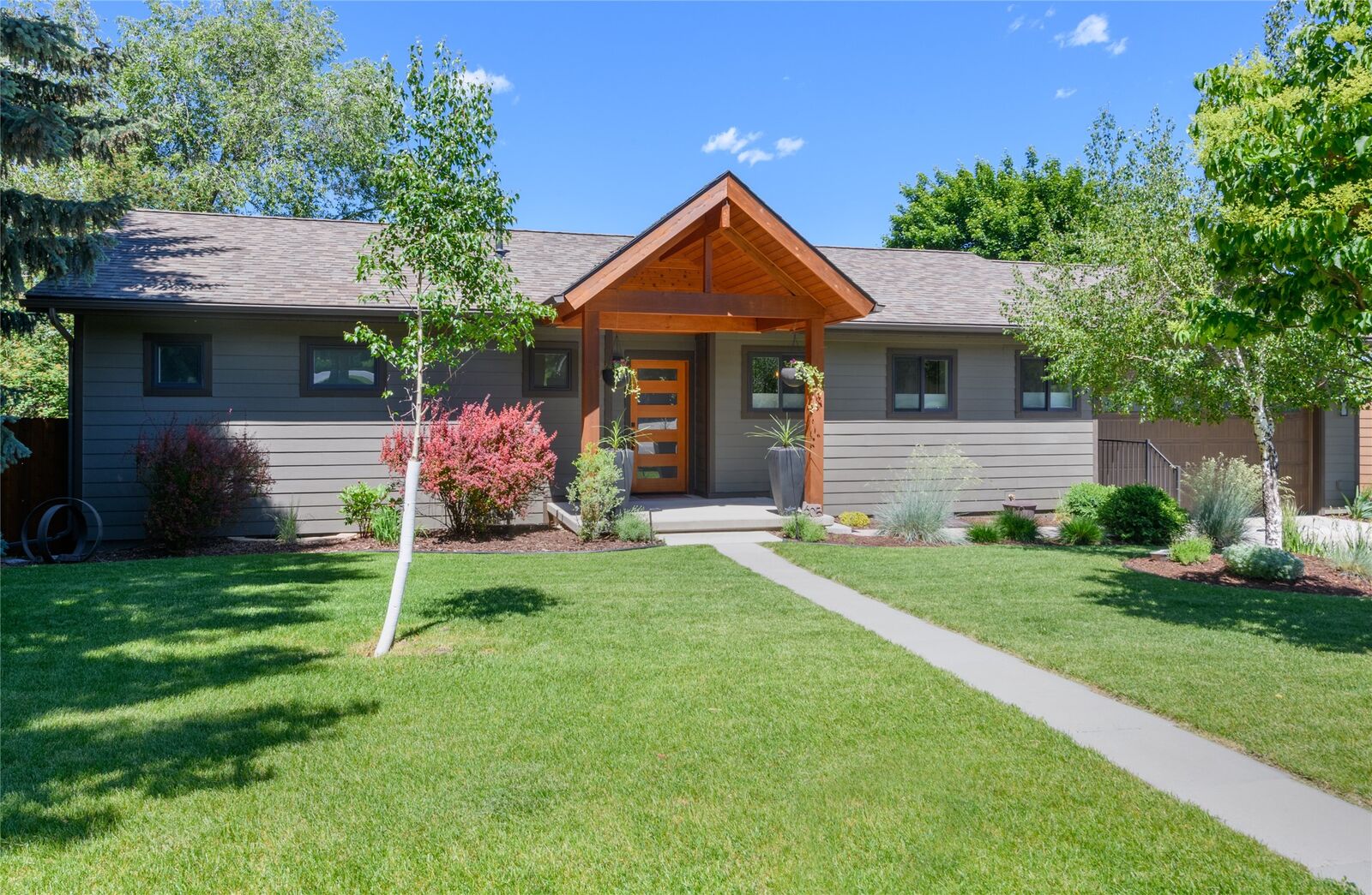 Property Photo: 605 Parkview Way MT 59803
