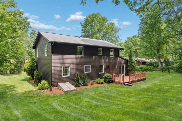 Property Photo:  11 Parkhurst Drive  NH 03051 