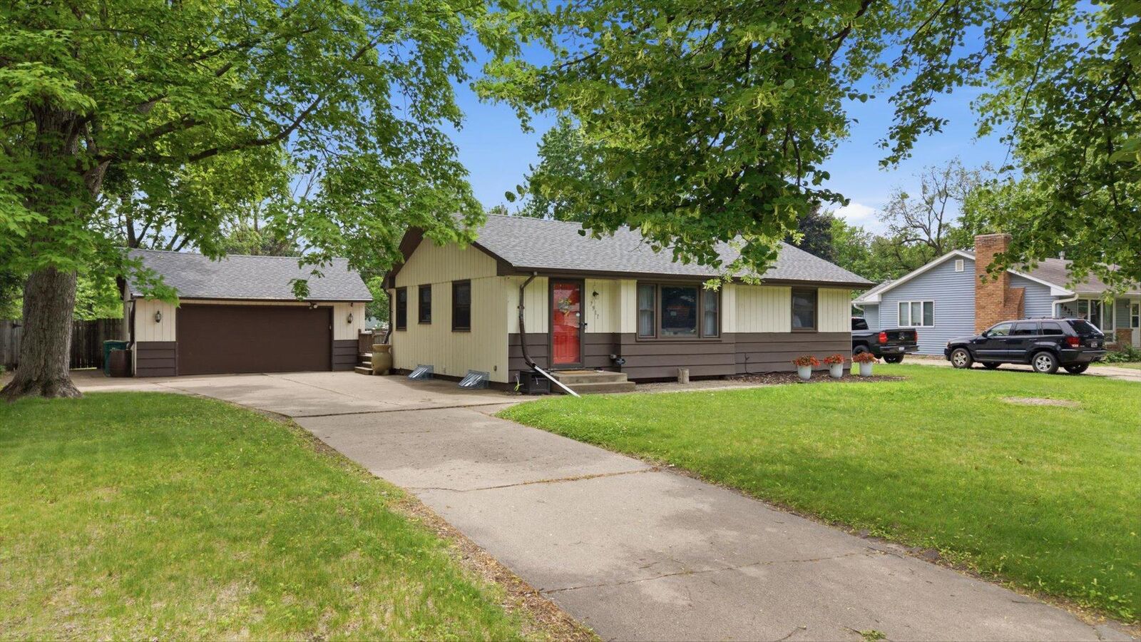 Property Photo:  7911 59 1/2 Avenue N  MN 55428 