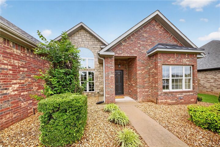 Property Photo: 3504 SW Baybridge Cove AR 72712