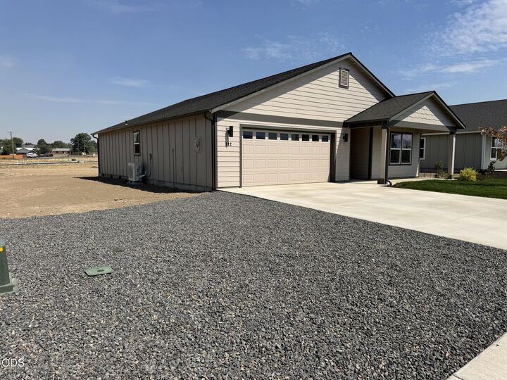 Property Photo:  222 SE Peppermint Loop 19  OR 97734 