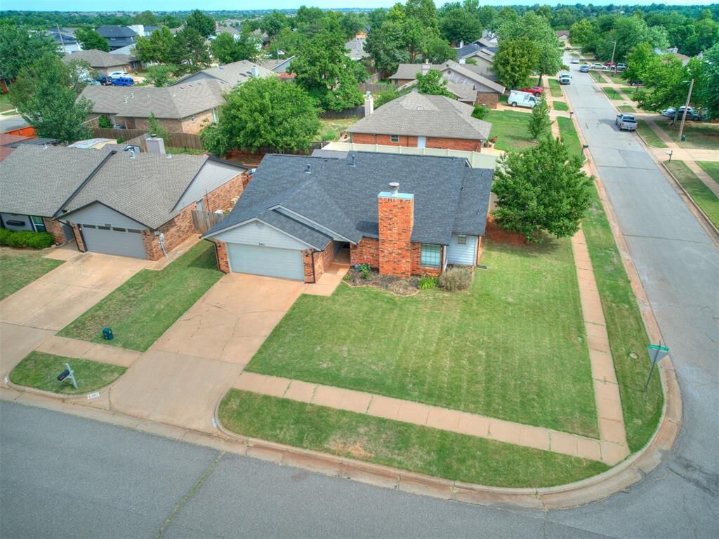 Property Photo:  2901 Summer Set Trail  OK 73012 