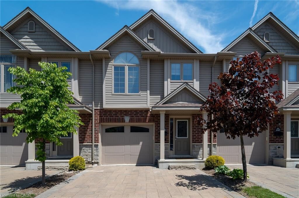 Property Photo:  1061 Eagletrace Drive 149  ON N6G 0T3 