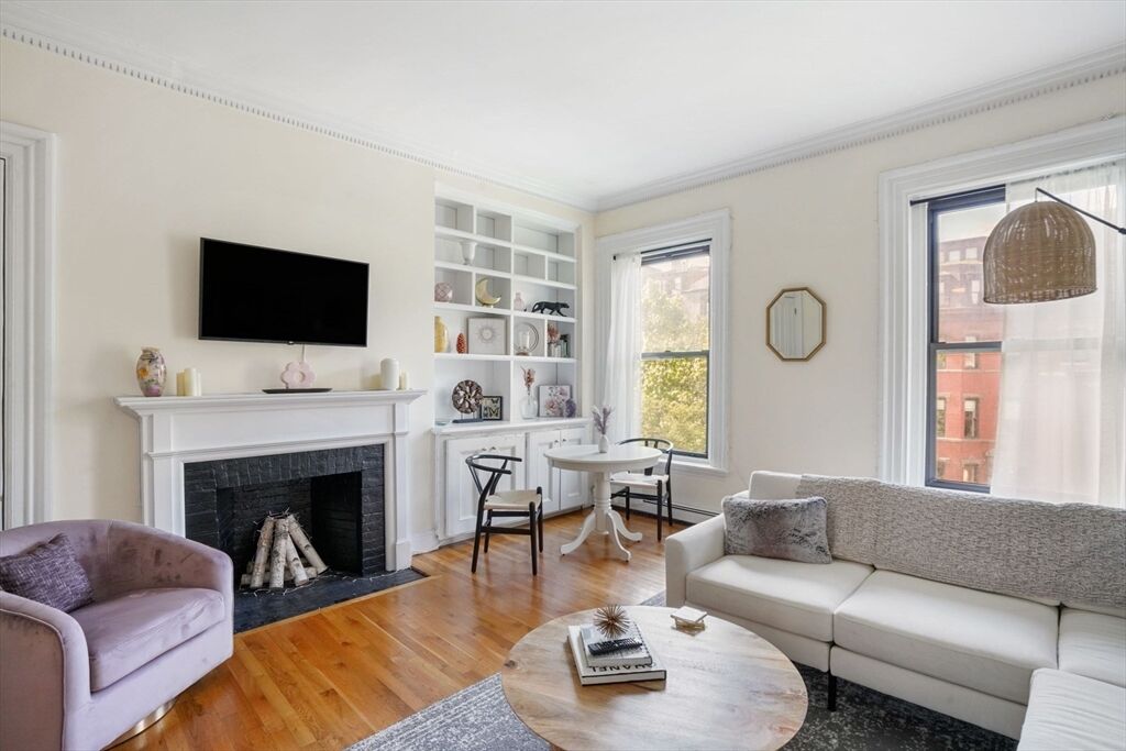 Property Photo: 315 Beacon St 8 MA 02116
