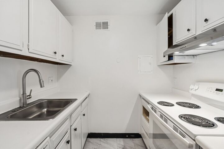 Property Photo:  1105 Massachusetts Ave 4A  MA 02138 