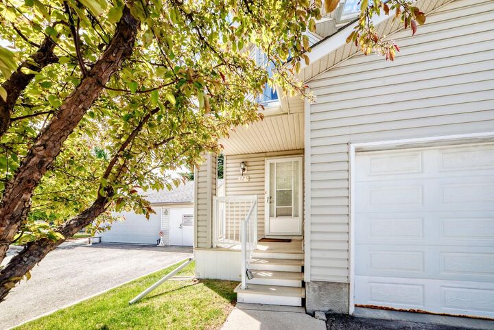 Property Photo:  325 Mt Douglas Manor SE  AB T2Z 3C8 