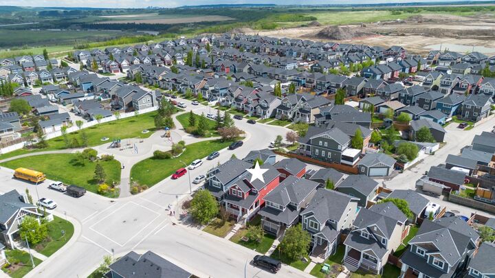 Property Photo: 5 River Heights Green AB T4C 0J6