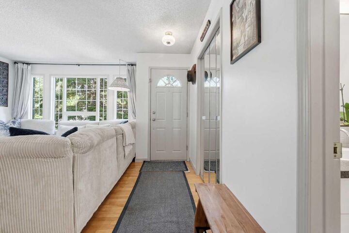 Property Photo:  3031 23 Avenue SW  AB T3E 0J3 
