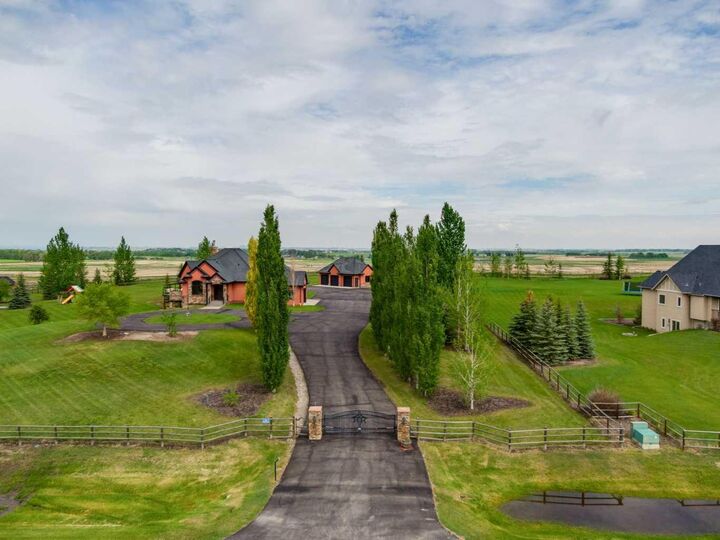 Property Photo: 8 Shannon Loop AB T1S 5B3