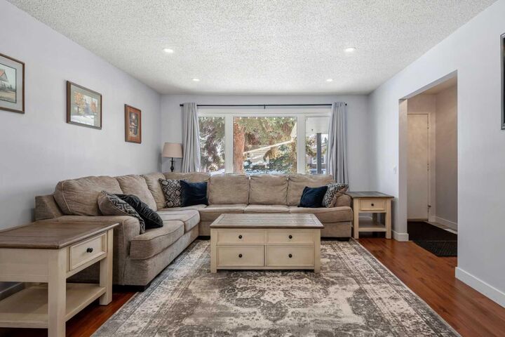 Property Photo:  14520 Parkside Drive SE  AB T2J 4J8 