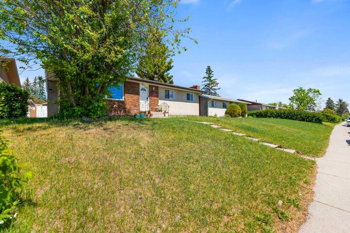 Property Photo: 4140 Maryvale Drive NE AB T2A 2T1
