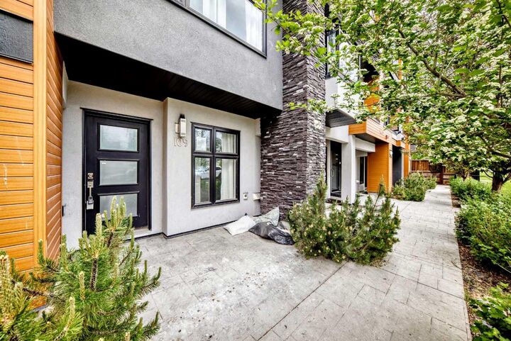 Property Photo: 1632 20 Avenue NW 109 AB T2M 1G8