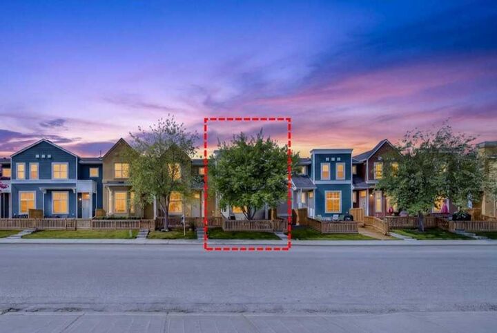 Property Photo:  203 McKenzie Towne Gate SE  AB T2Z 4G2 