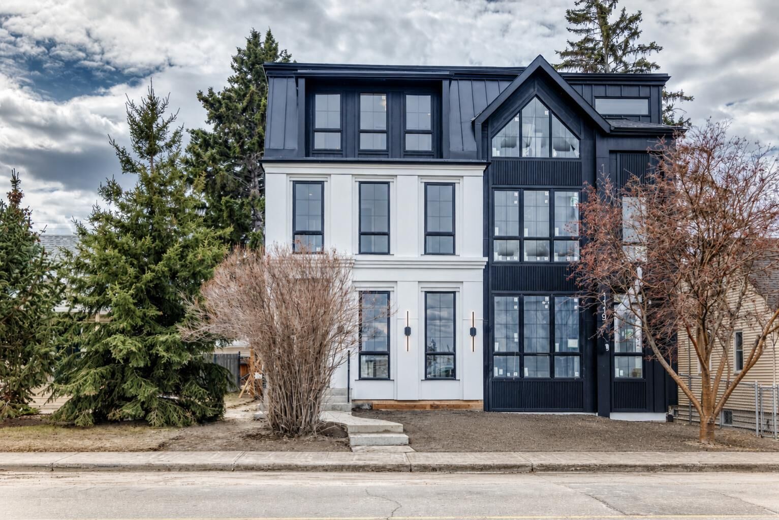 Property Photo:  1119 Regal Crescent NE  AB T2E 5H2 
