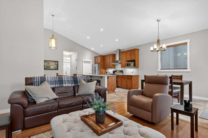 Property Photo:  34 Valley Pointe Link NW  AB T3B 6B6 