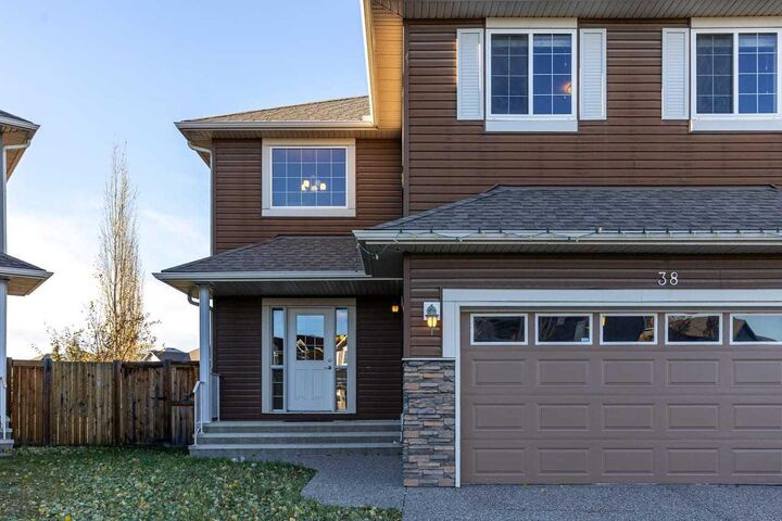 Property Photo: 38 Everhollow Green SW AB T2Y 0H4