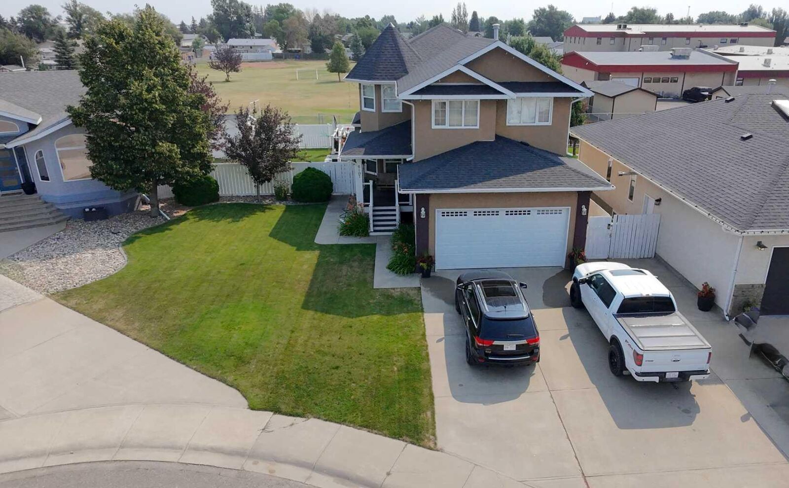 Property Photo: 6107 Park Place AB T1G 1E9