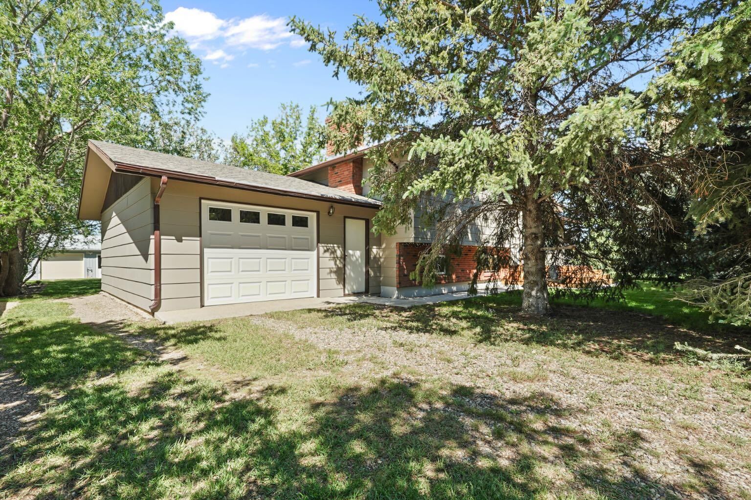 Property Photo:  216 Bedient Street  AB T0K 2P0 