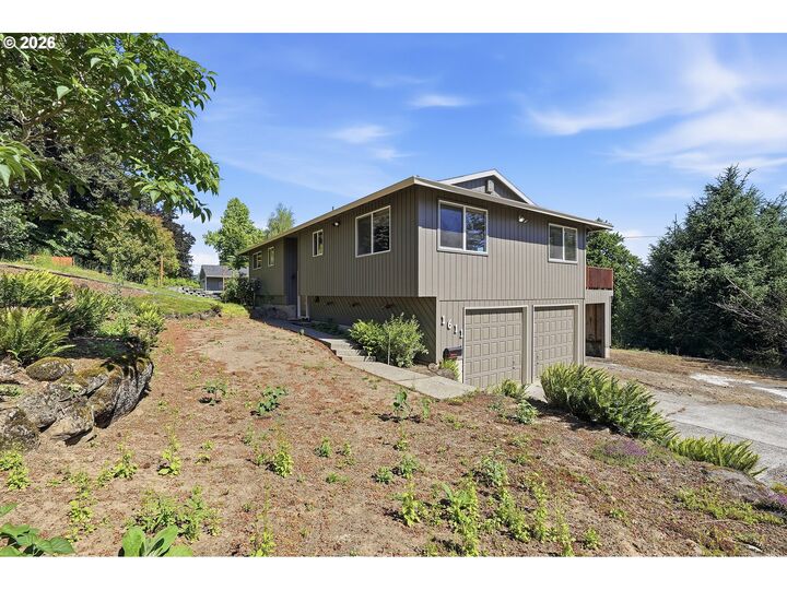 Property Photo: 1611 17th St OR 97045