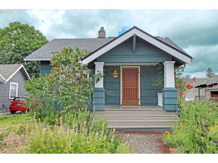 Property Photo:  5630 SE Francis St  OR 97206 