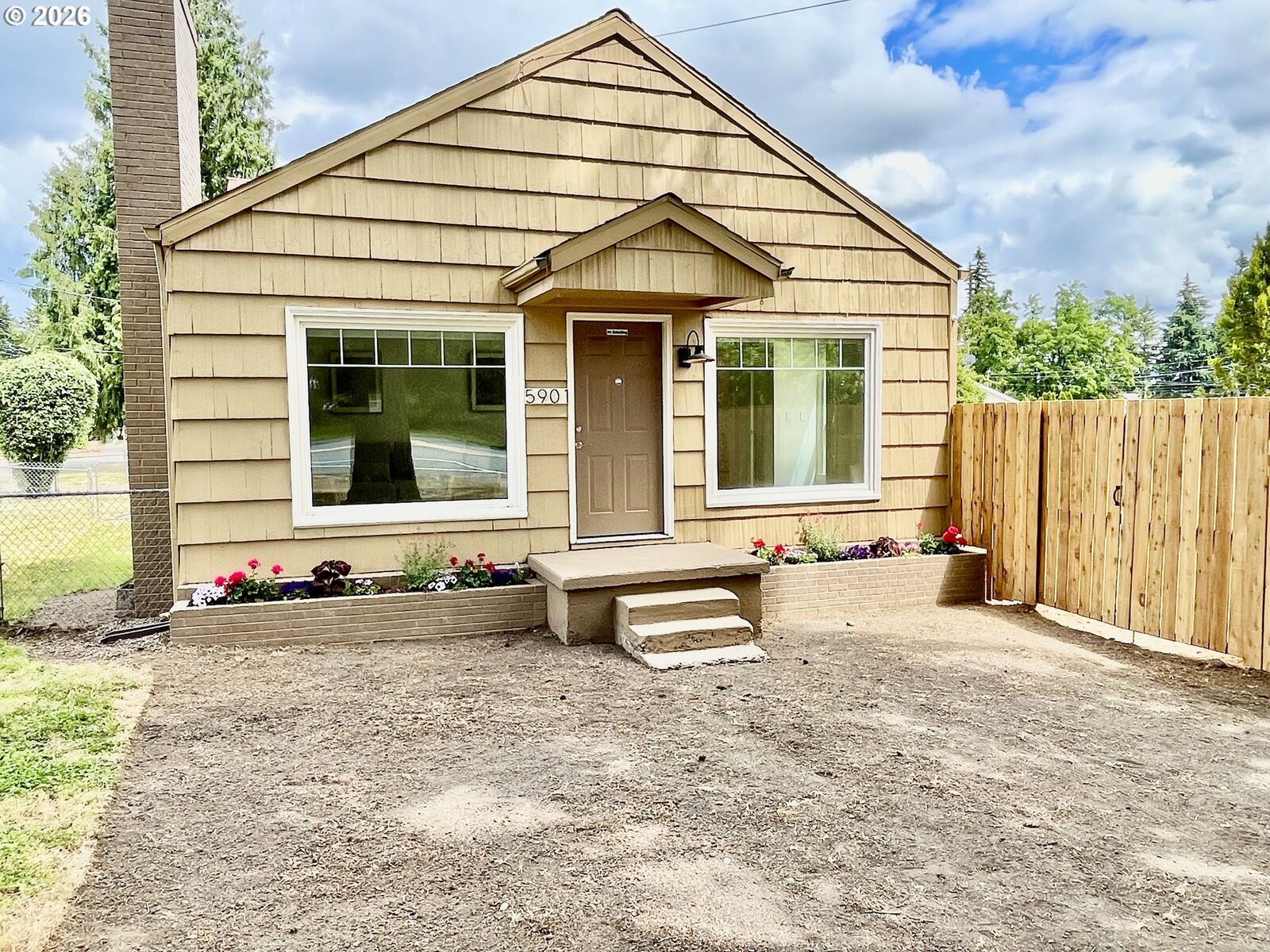 Property Photo:  5901 SE Flavel Dr  OR 97206 