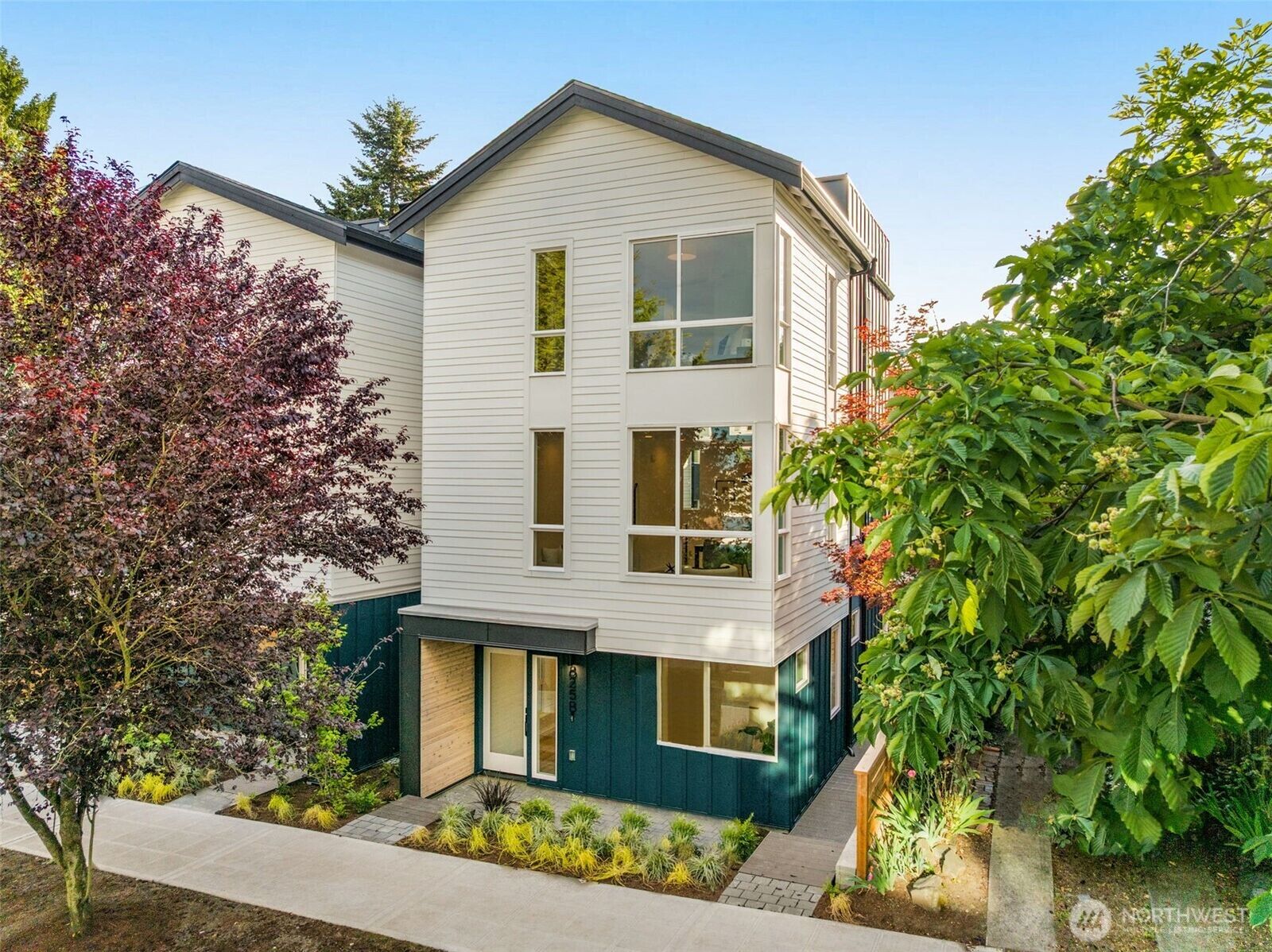 Property Photo:  823 A  17th Avenue  WA 98144 