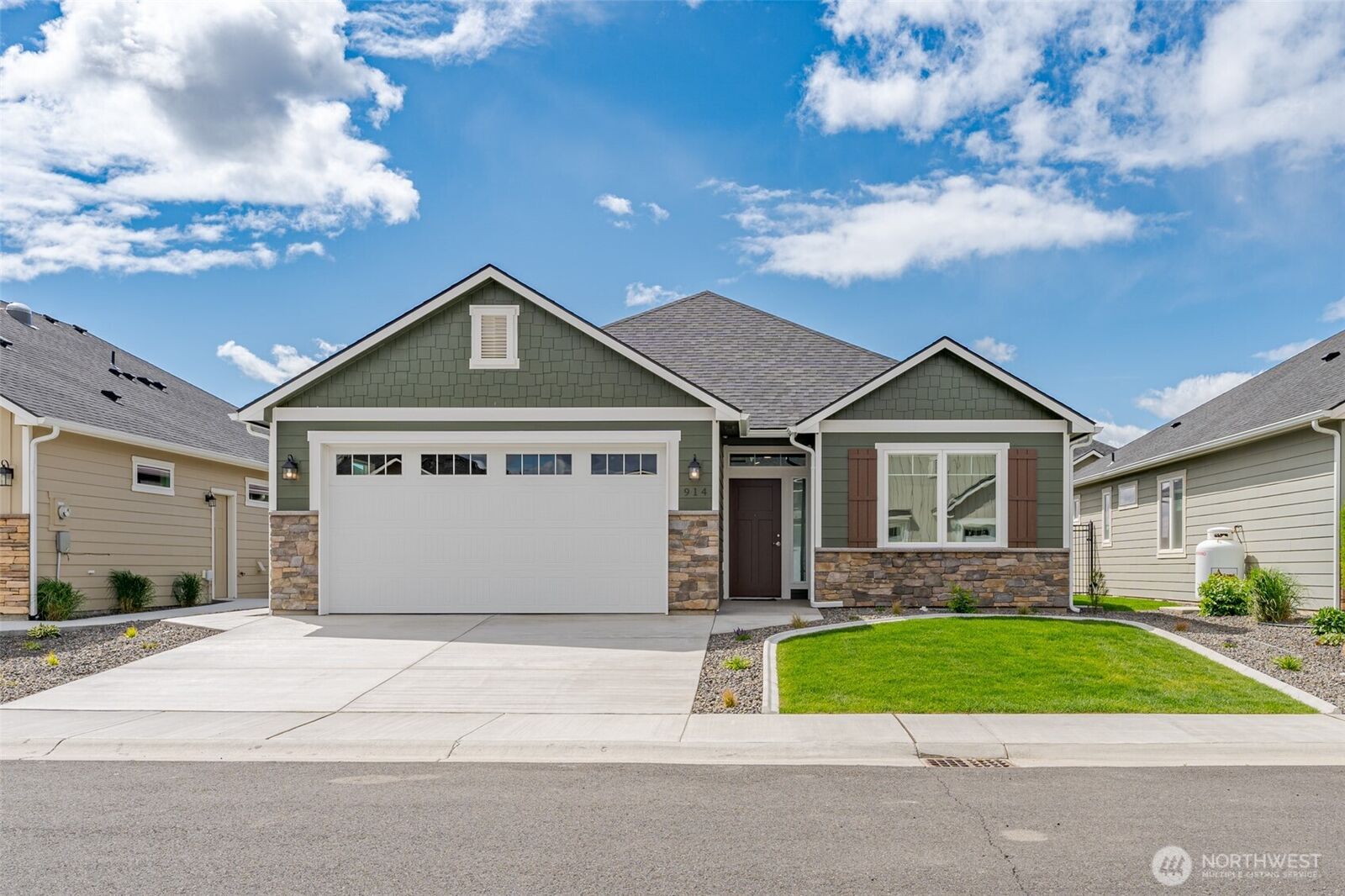 Property Photo: 816 N M Loop Drive SW WA 98848