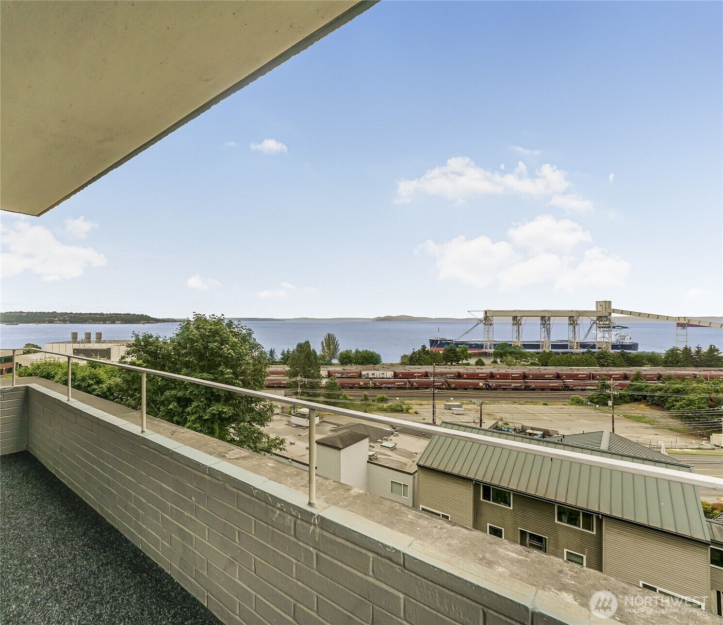 Property Photo: 521 5th Avenue W 306 WA 98119