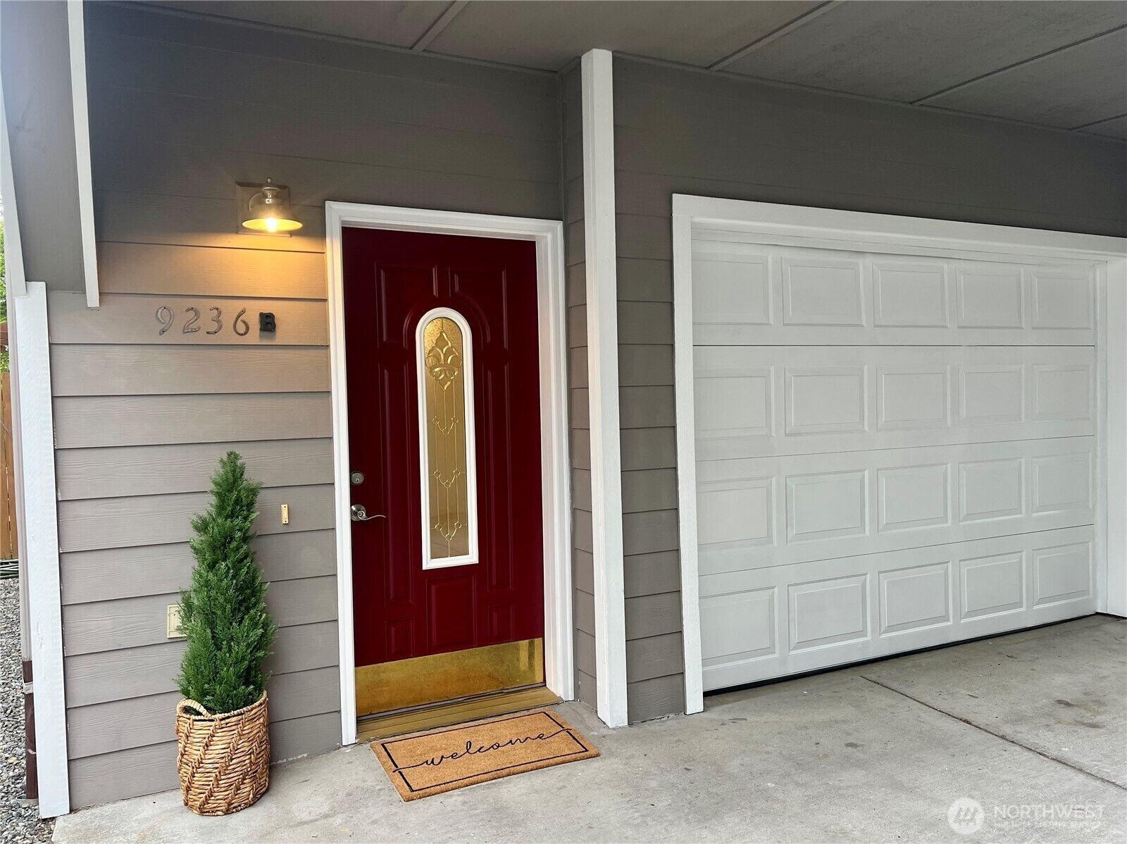 Property Photo:  9236  Interlake Avenue N B  WA 98103 