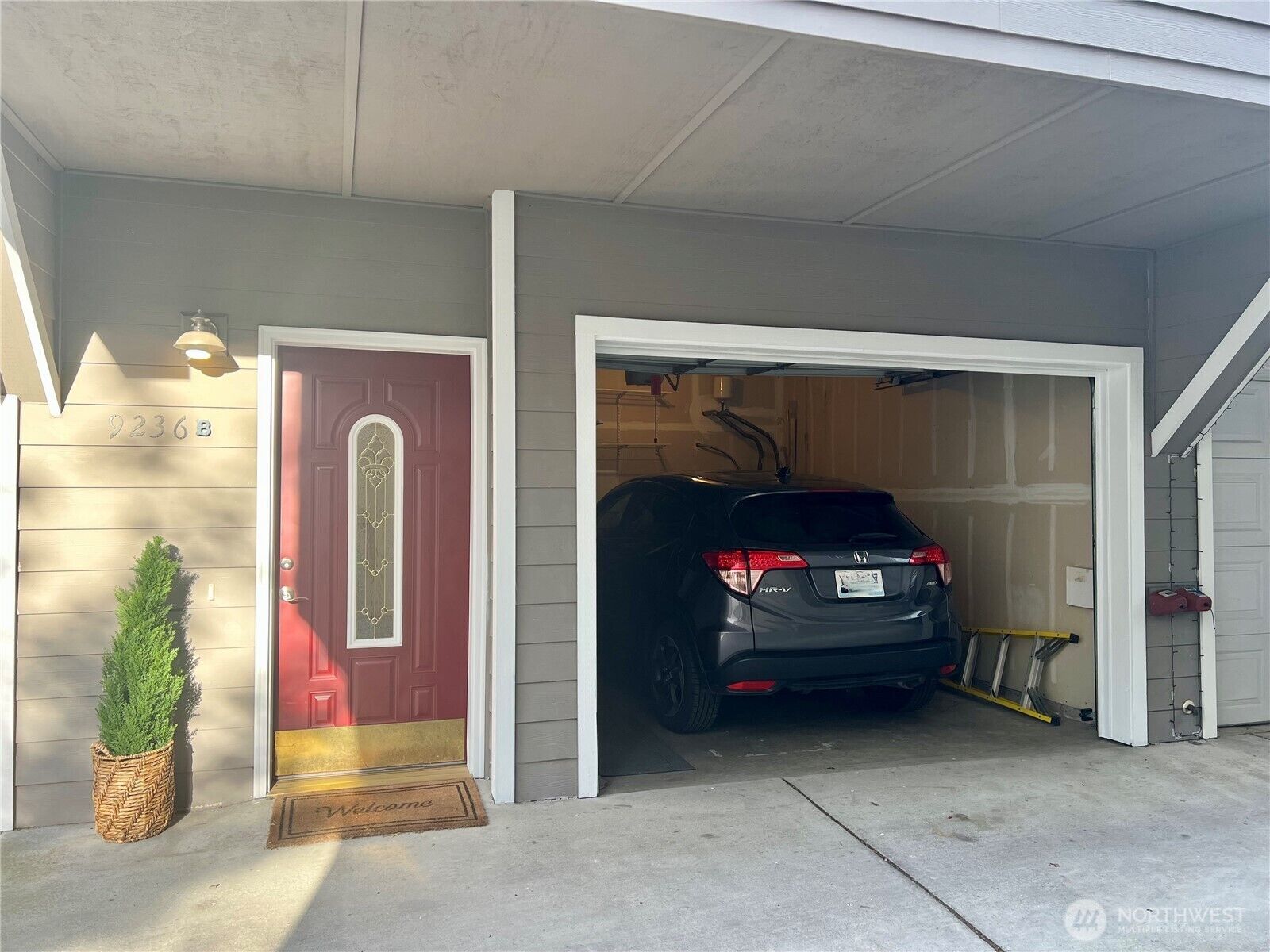 Property Photo: 9236 Interlake Avenue N B WA 98103