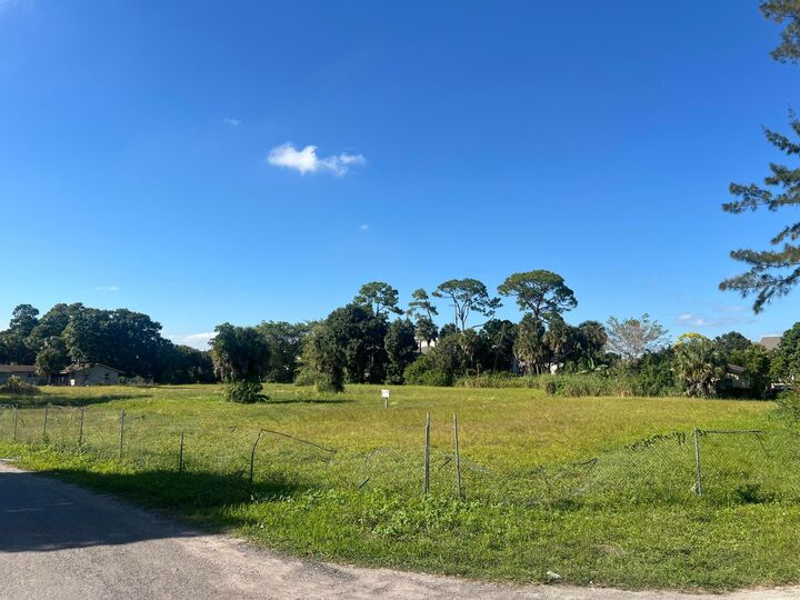 Property Photo:  0000 Pineridge Lane  FL 33417 