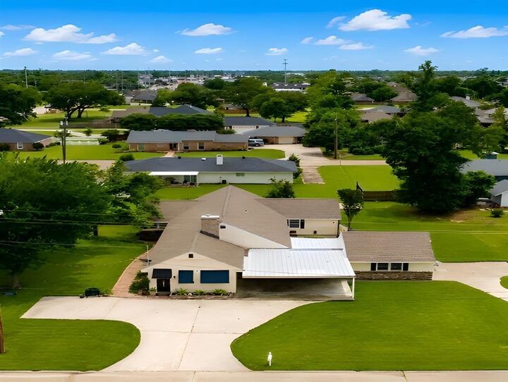 Property Photo: 829 Terry Lane LA 70605