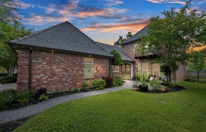 Property Photo:  908 Chartres Street  LA 70605 