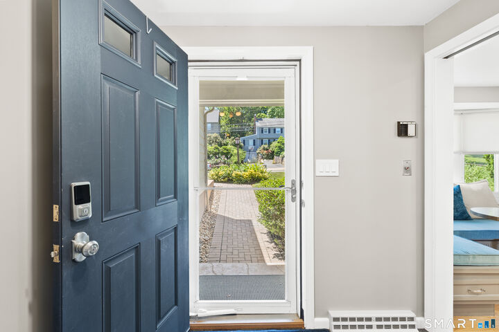 Property Photo:  170 Clifton Avenue  CT 06107 