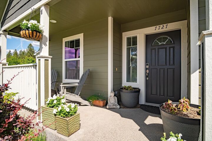 Property Photo: 7727 S Parway Ln WA 99004