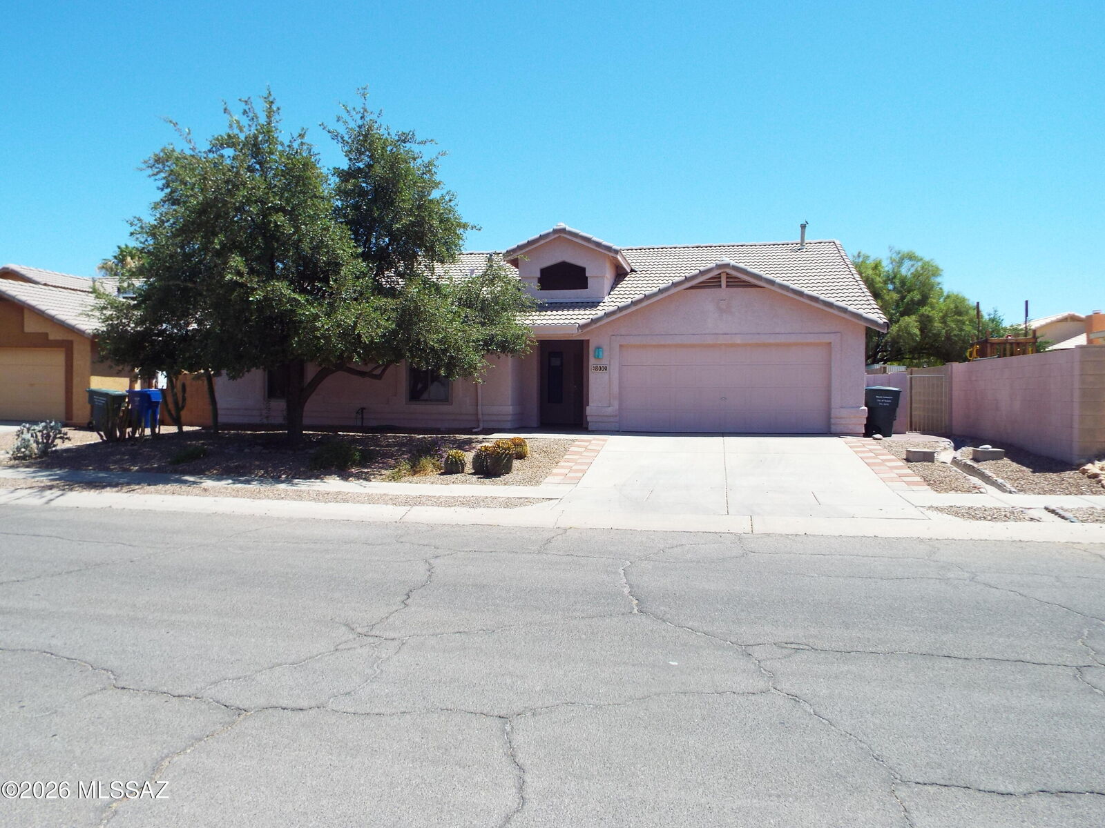 Property Photo: 8009 S Castle Bay Street AZ 85747
