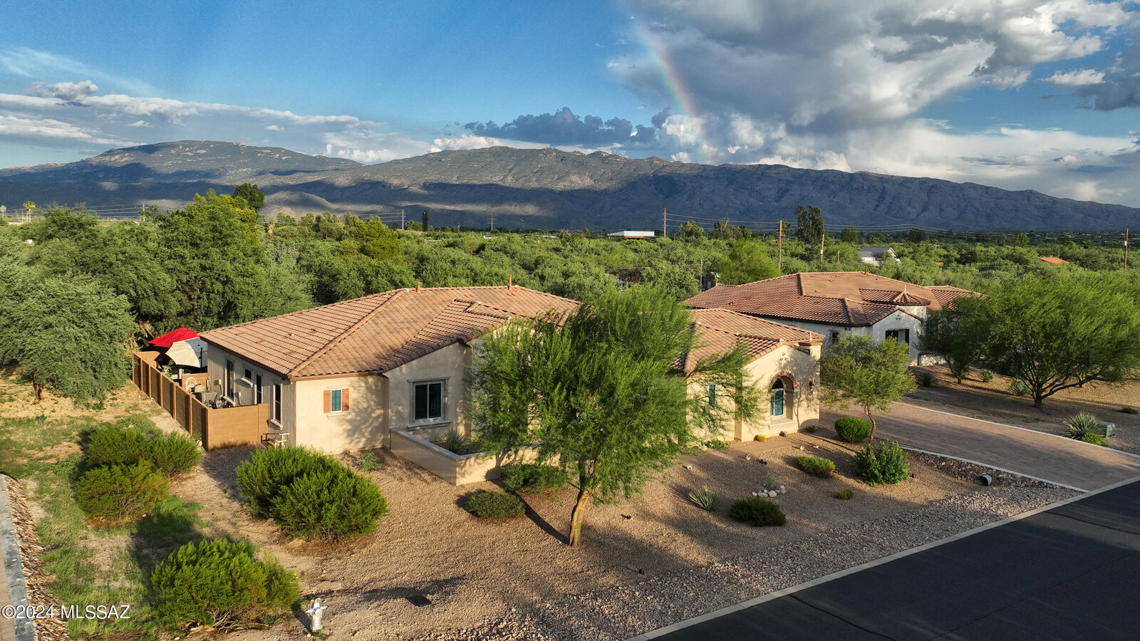 Property Photo: 2542 N Woods End Place AZ 85749