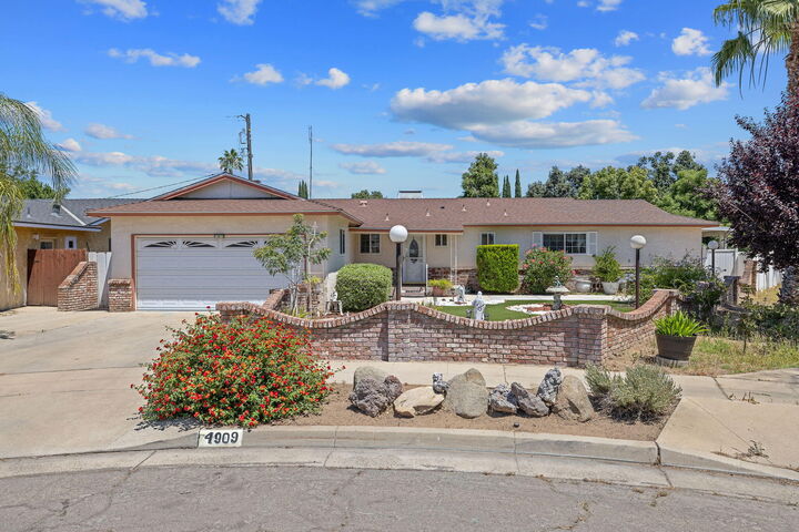 Property Photo: 4909 E Fillmore Avenue CA 93727