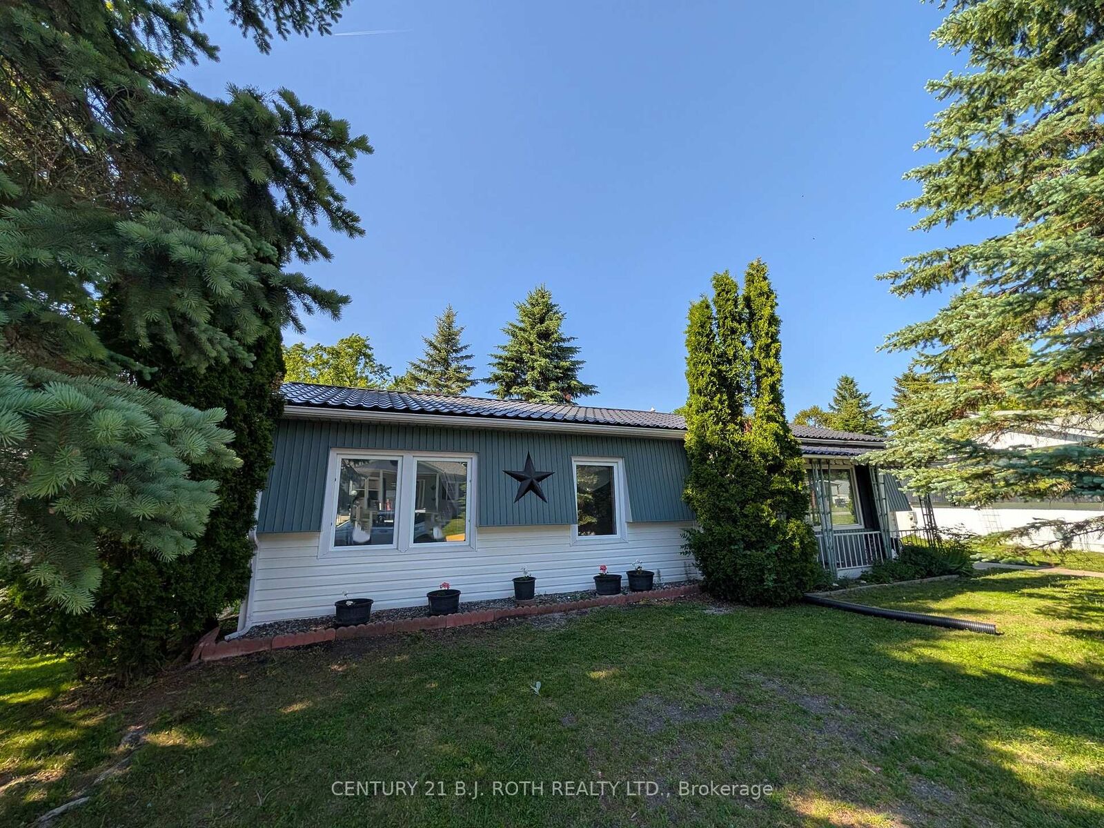 Property Photo: 66 Linden Lane ON L9S 1P2