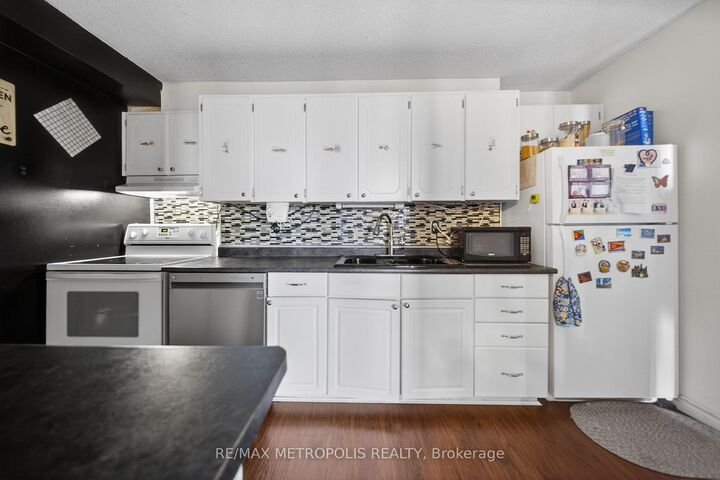 Property Photo: 15 Torrance Road 1102 ON M1J 3K2