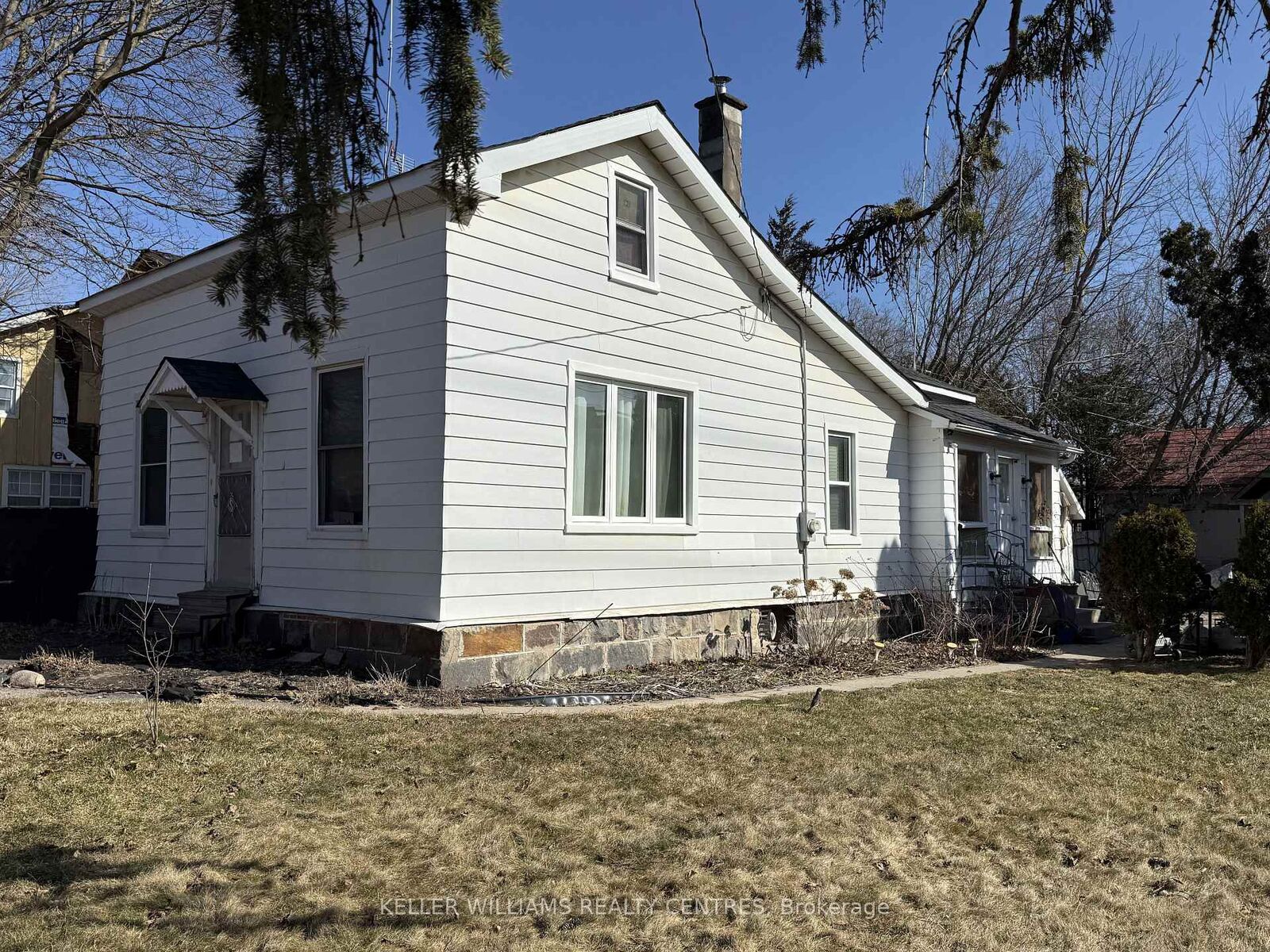 Property Photo: 1 Queen Street ON L1M 1C5