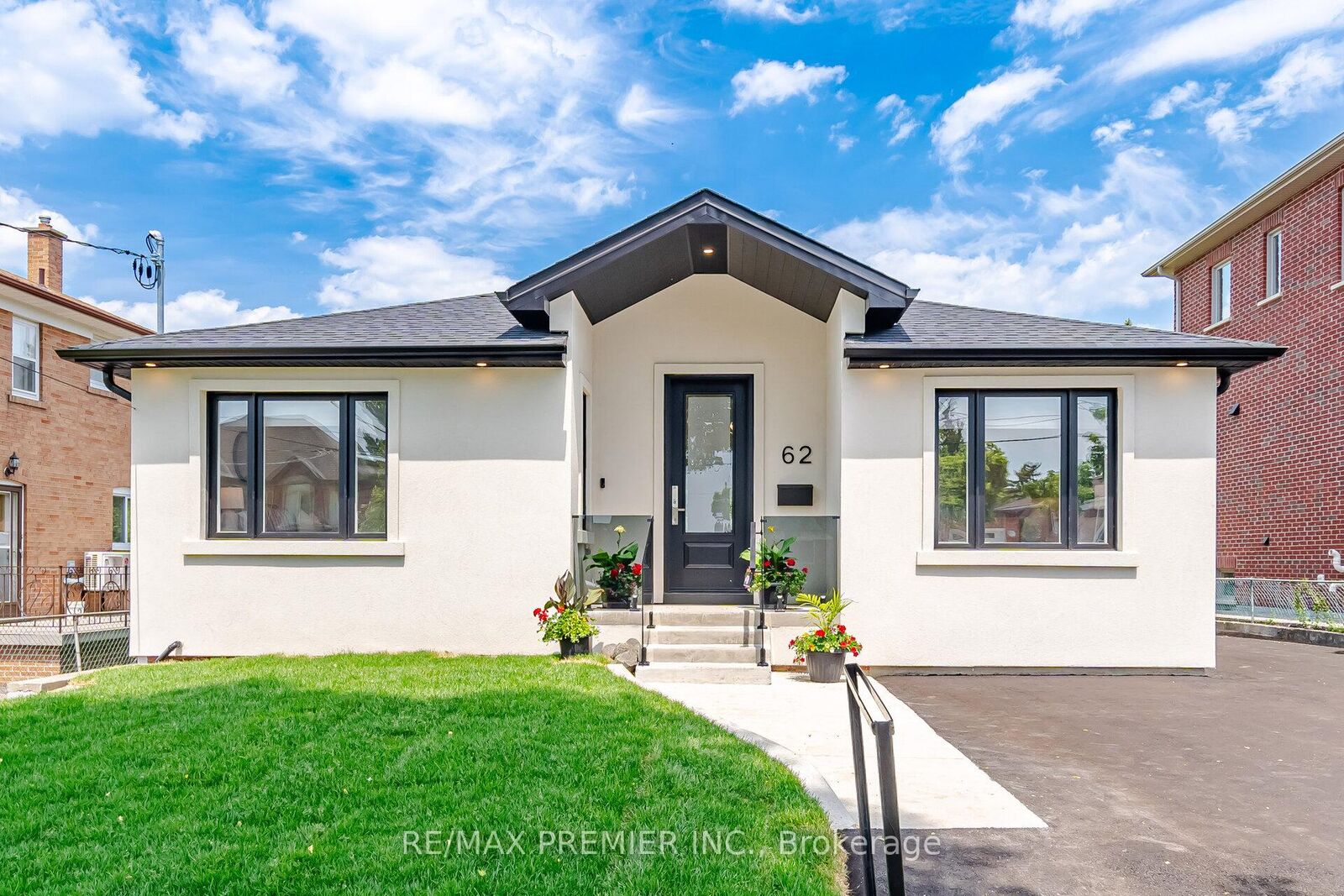 Property Photo:  62 Flamborough Drive  ON M6M 2R6 
