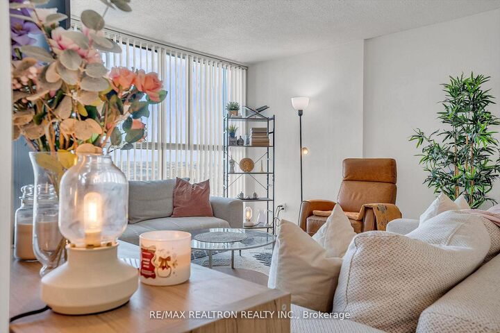 Property Photo:  4185 Shipp Drive 1713  ON L4Z 2Y8 