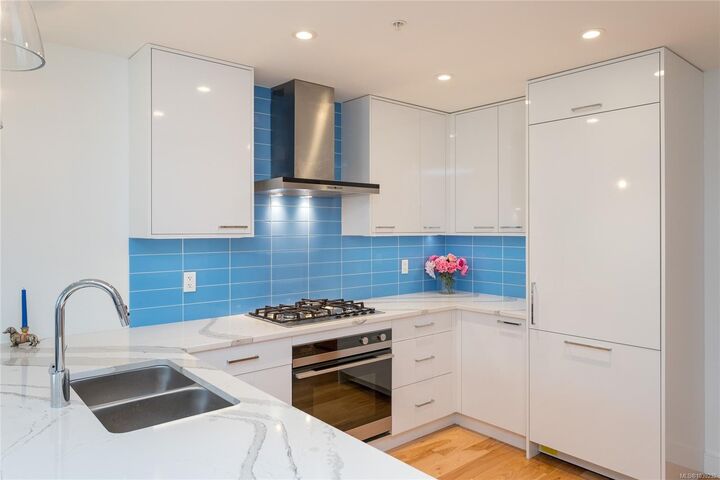 Property Photo: 916 Lyall St #206 BC V9A 5E6
