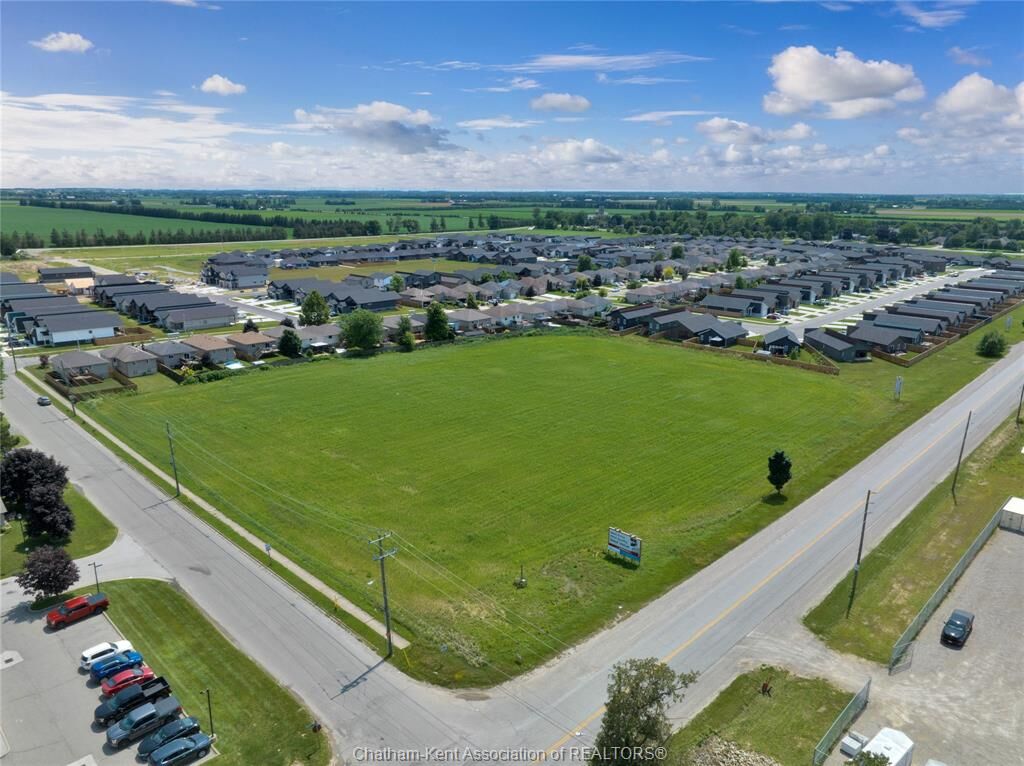 Property Photo:  900 Park Avenue West  ON N7M 0M9 