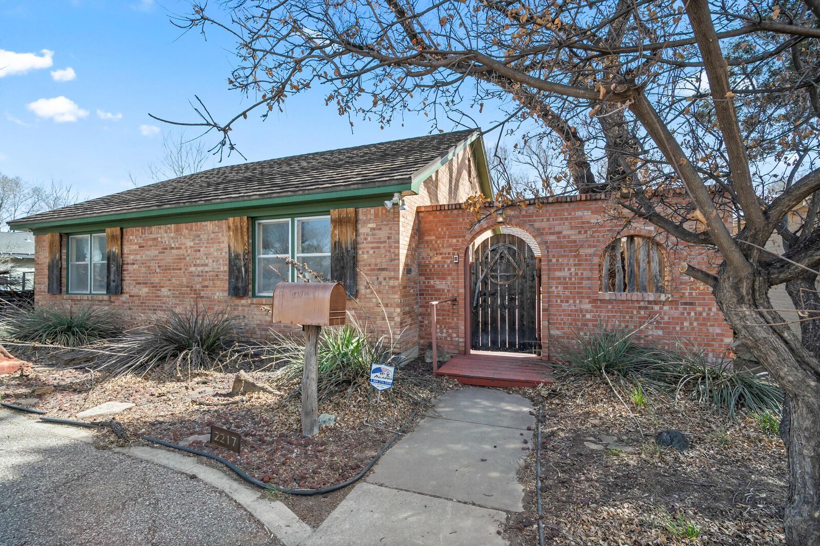 Property Photo: 2217 Peach Tree Street TX 79109-1922