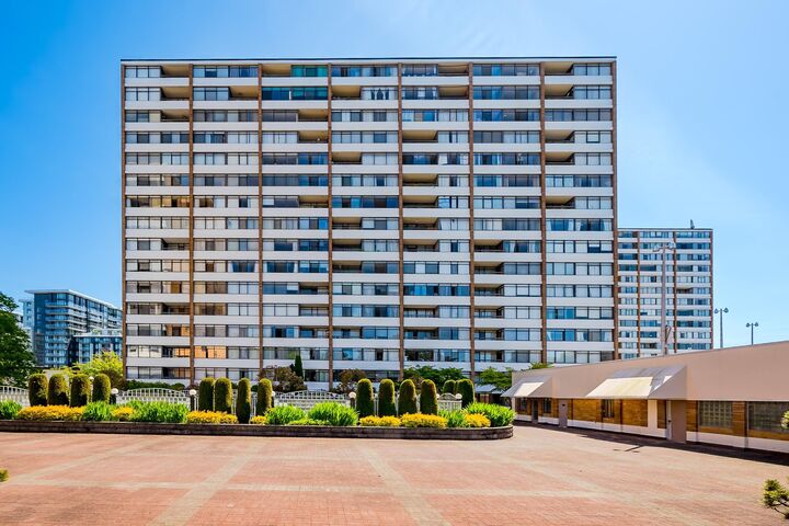 Property Photo: 6631 Minoru Boulevard 1504 BC V6Y 1Z1