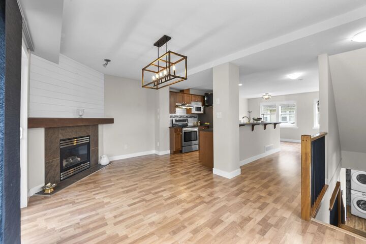 Property Photo: 46538 First Avenue 3 BC V2P 1W9
